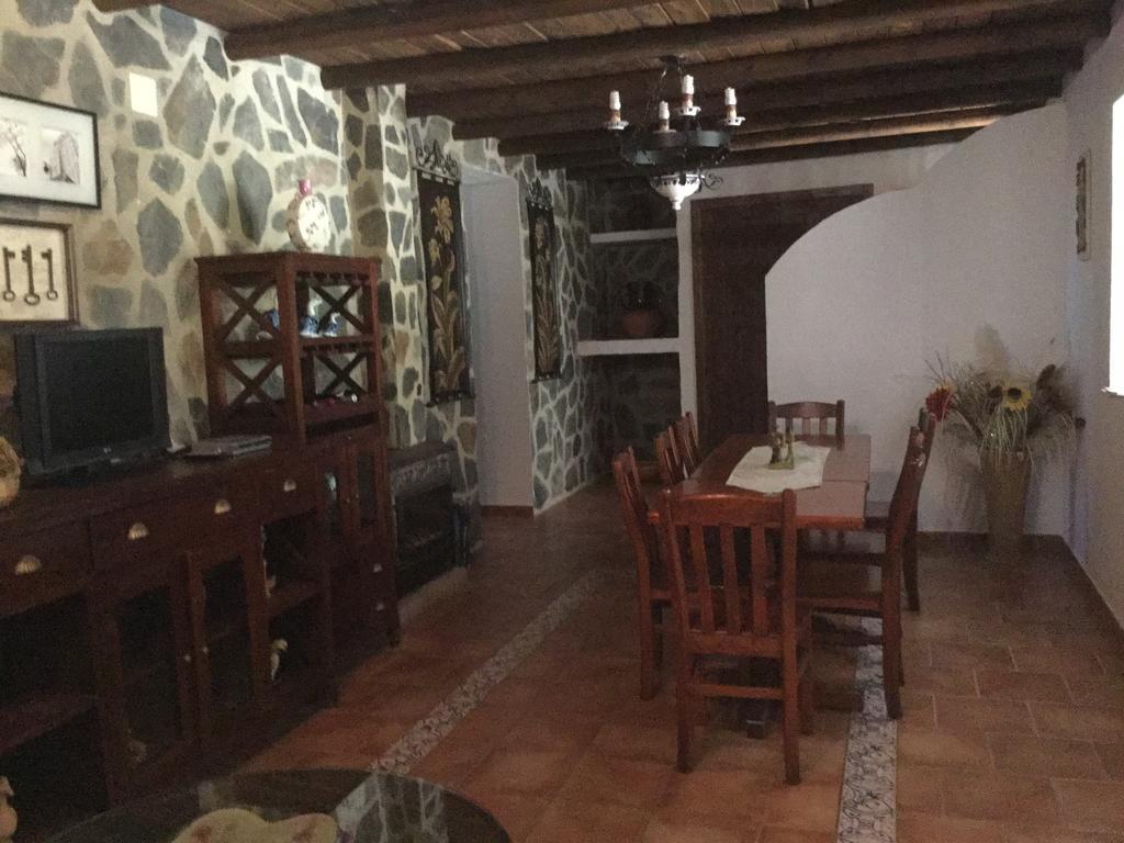 Los Cazadores Bed & Breakfast El Gastor Luaran gambar