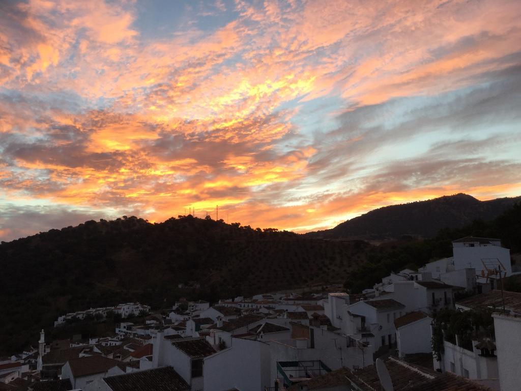 Los Cazadores Bed & Breakfast El Gastor Luaran gambar