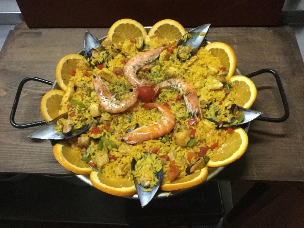 Los Cazadores Bed & Breakfast El Gastor Luaran gambar