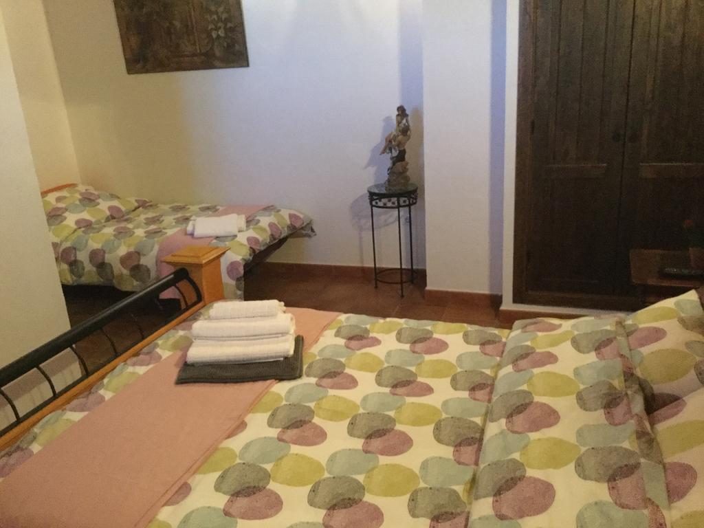 Los Cazadores Bed & Breakfast El Gastor Luaran gambar